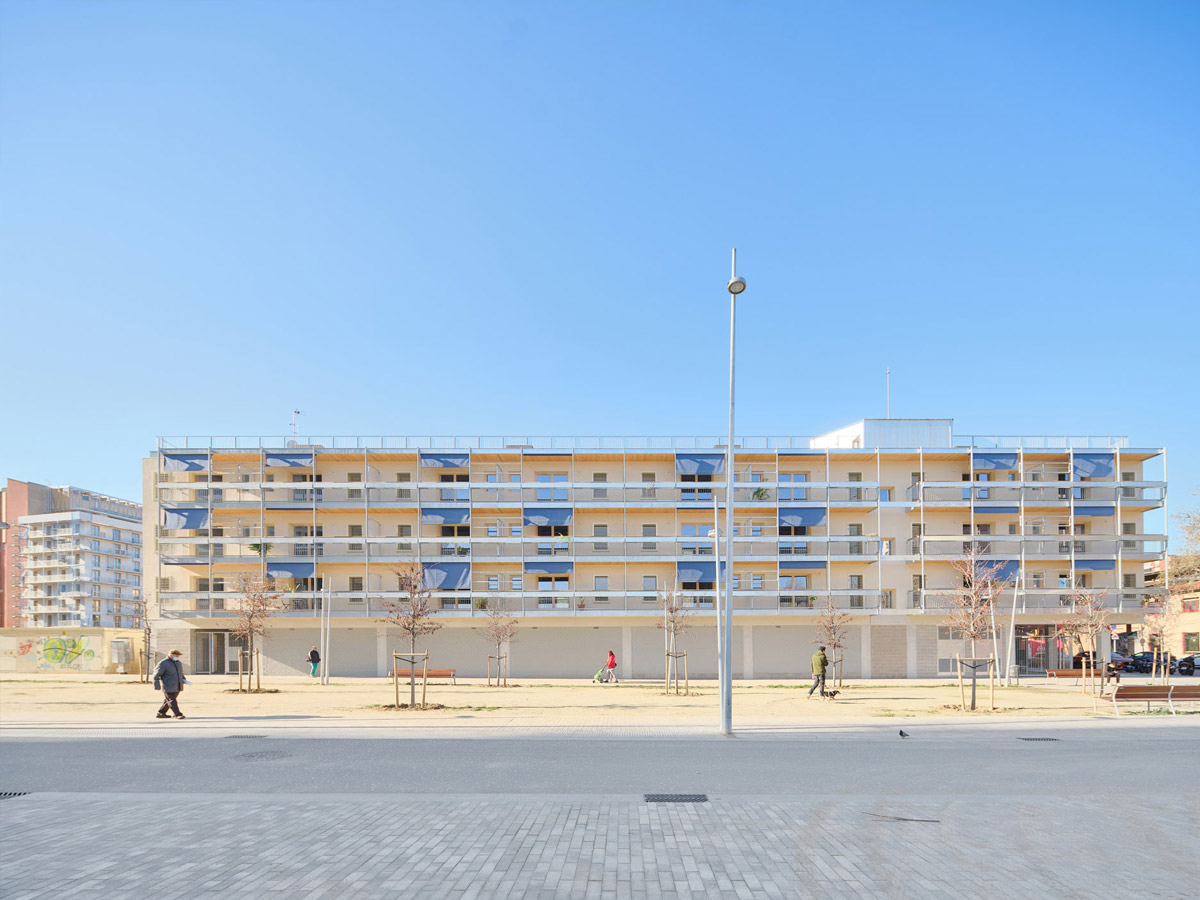 Projecte i obra de 24 habitatges dotacionals al C/ Binèfar 22 de Barcelona